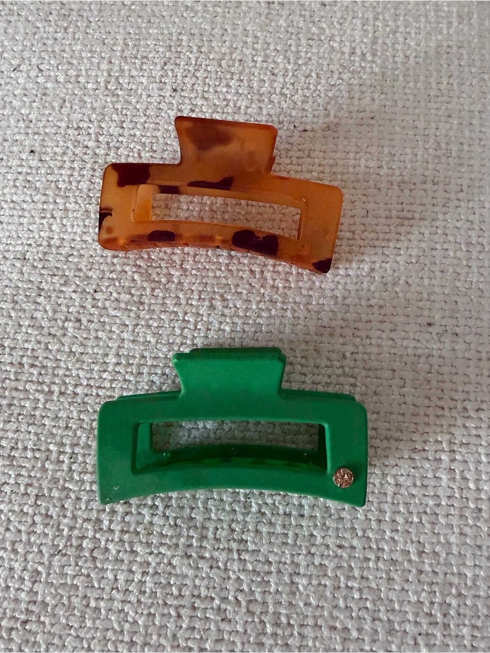 Green Acrylic Hair Claw and Tortoiseshell Clip Set bough in four season in Italy